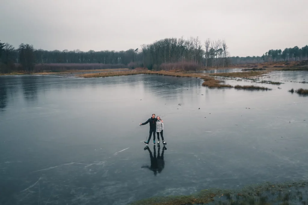 schaatsen op natuurijs in averbode belgie droneshot